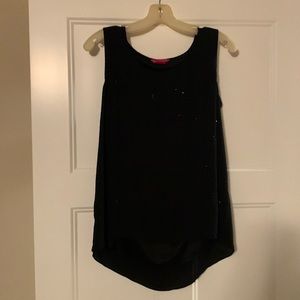 Sunny Leigh sleeveless hi low tank top. Size medium.